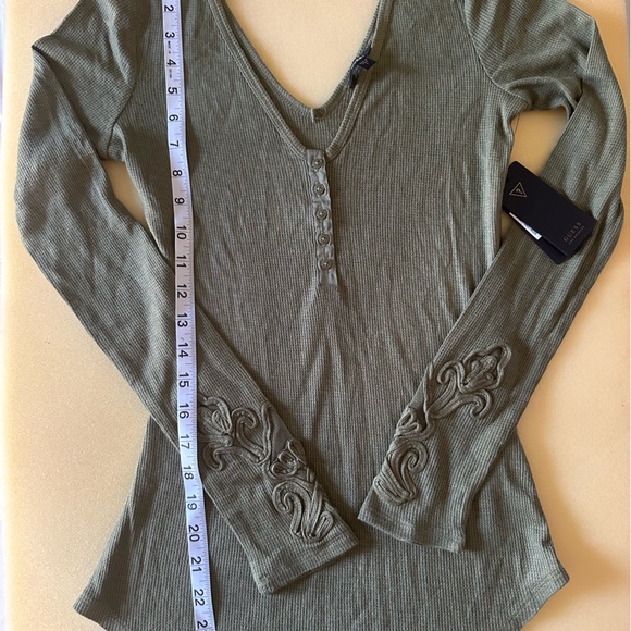 Guess Long Sleeve Waffle Hensley Thermal Front & Back V-Neckline (Small - NWT) - Picture 9 of 10